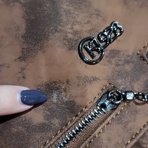 KL928 Crossbody Bag - Picture 16 of 16